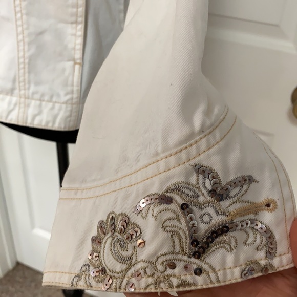 Blassport Sequence white wash jean jacket. Medium - Picture 9 of 12